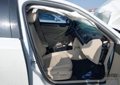 2017 Volkswagen Passat 1.8T R-Line из США, поврежденный, VIN 1VWDT7A34HC003114